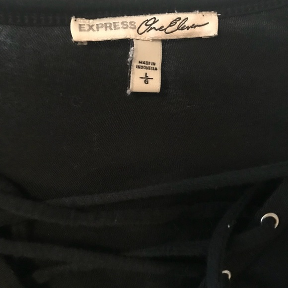 Tie-up V-neck graphic tee - Picture 4 of 4